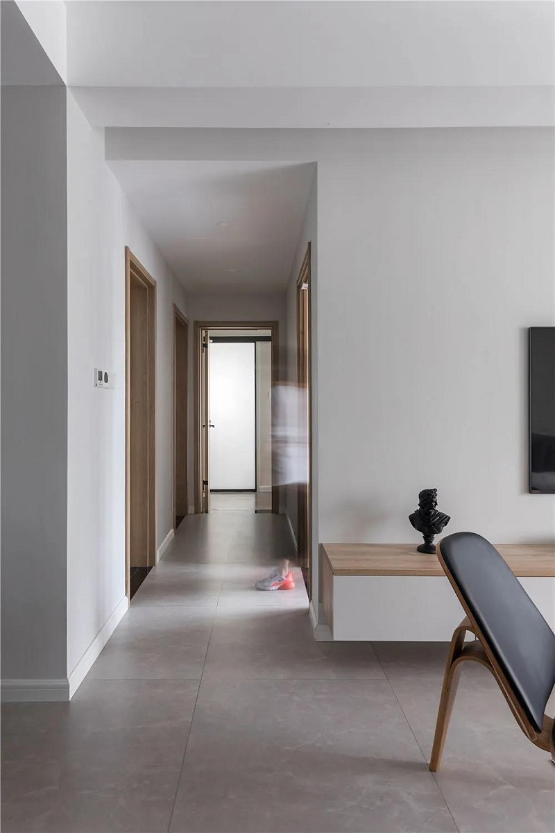 102平米三居室極簡風，巧用中性色打造舒適的居家環境