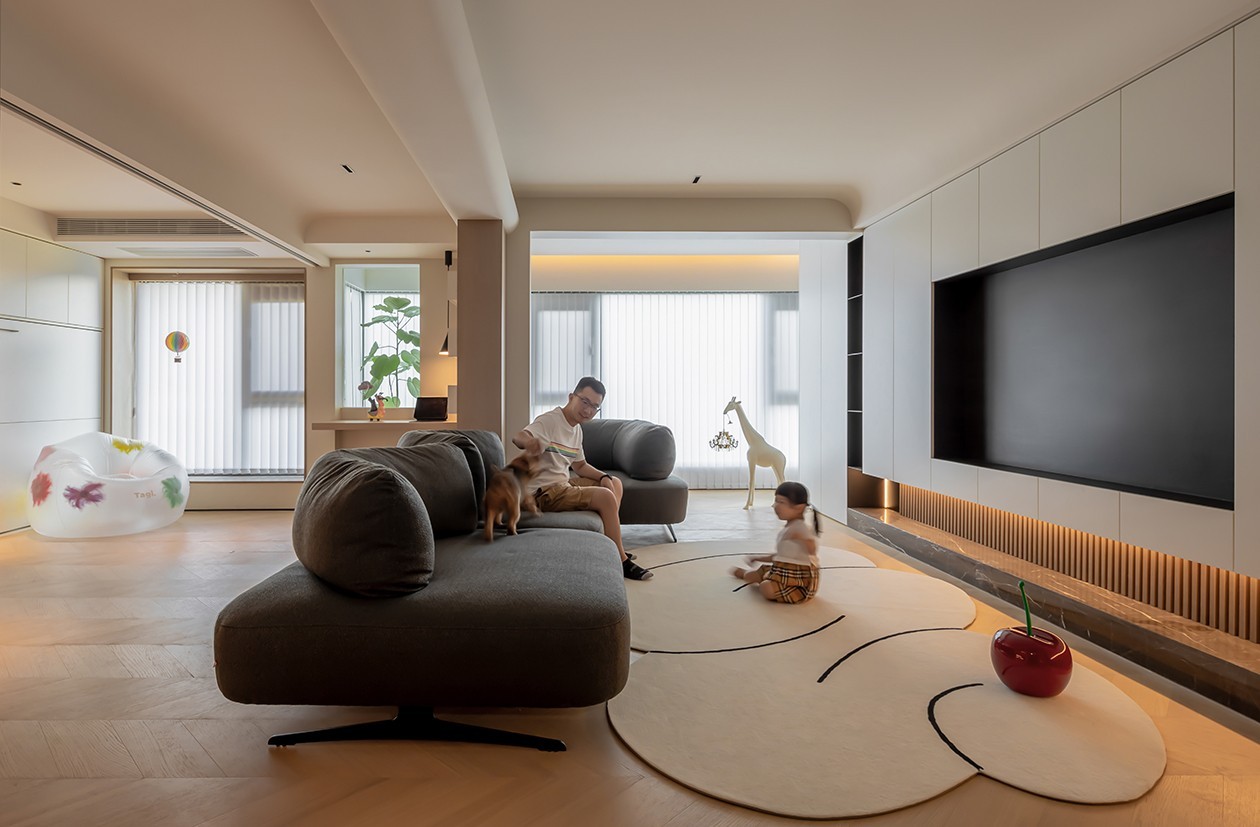 135㎡現代大平層裝修，充足的活動空間